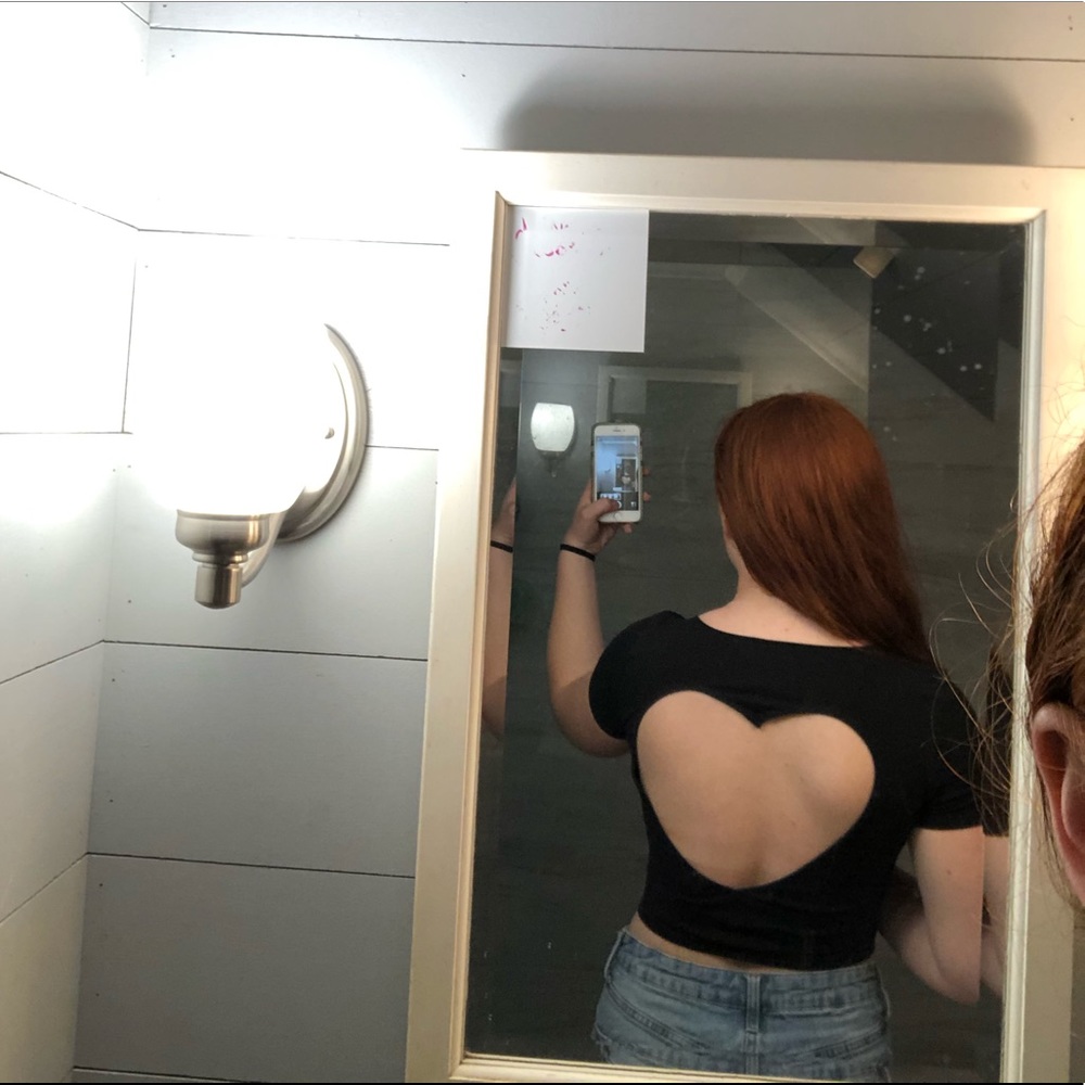 PINK Victoria’s Secret crop top